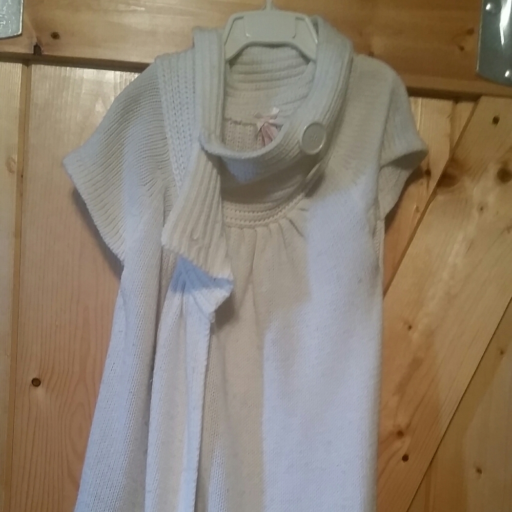 Short sleeve, medium sweater